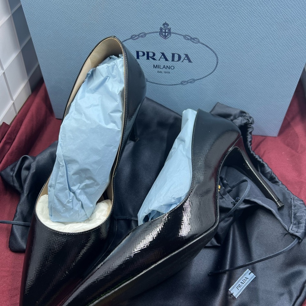 Prada Black Textured Leather Shoes - Picture 4 of 6